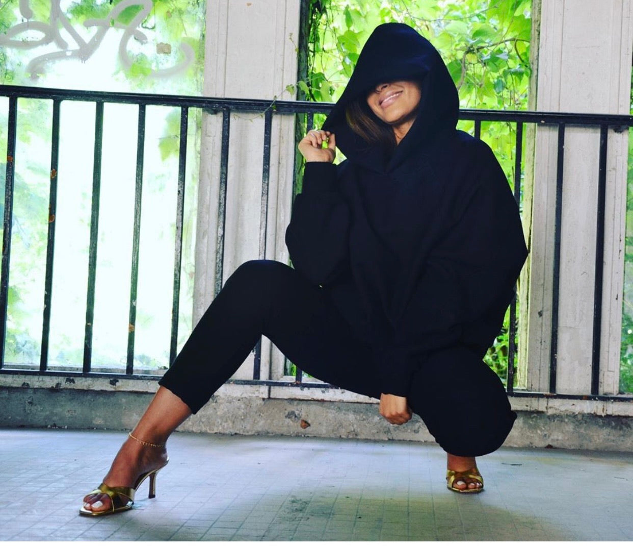 The hood Black